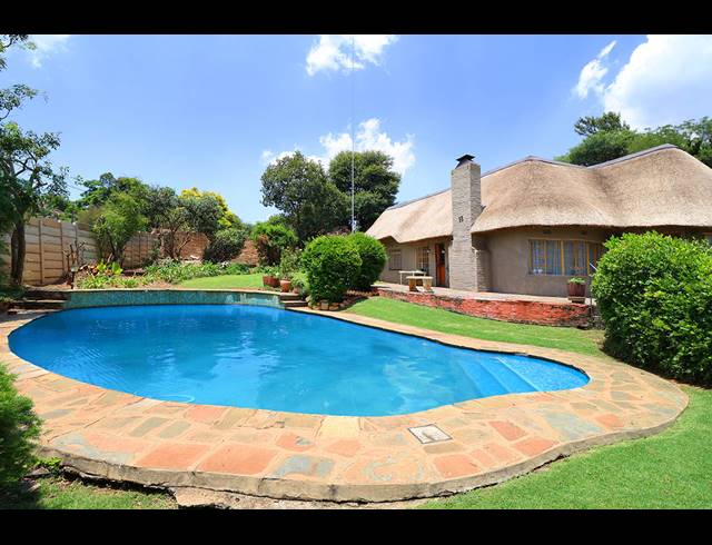 4 BEDROOM FREEHOLD FOR SALE IN GLENHAZEL